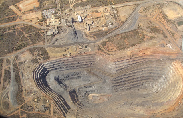 Exposure of global metal mining industry to climate change 