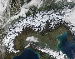 Snow variability in the Swiss Alps 1864–2009