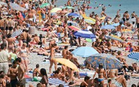 Maximum summer temperature in France could easily exceed 50 °C by 2100